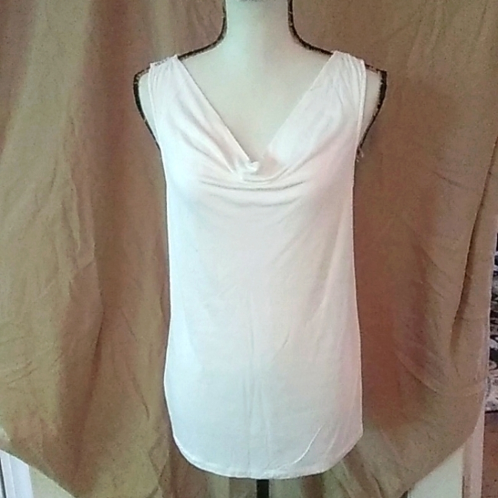 Loft top w/ back lace!